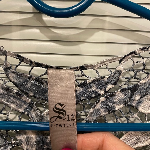 Embellished top with embroider and gem detail - Picture 5 of 6